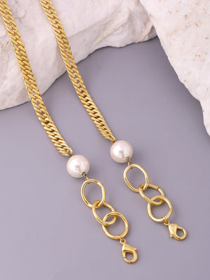 Oh so chic, pearl mask chain